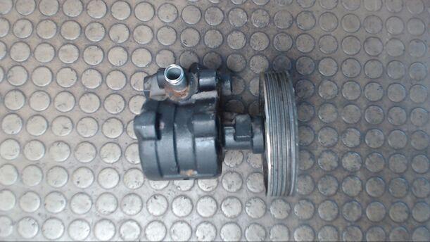 Foto: PUMPE SERVOLENKUNG eines Renault R 19 1.8 GL