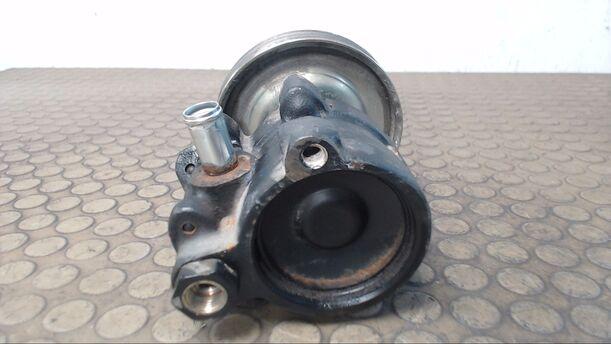 Foto: PUMPE SERVOLENKUNG eines Renault R 19 1.8 GL