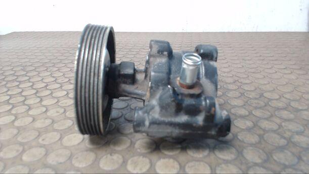 Foto: PUMPE SERVOLENKUNG eines Renault R 19 1.8 GL