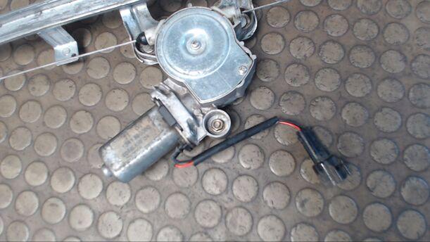 Foto: FENSTERHEBER VORNE LINKS eines Peugeot Boxer HDi 290 C Cup