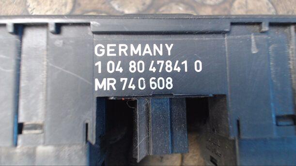 Foto: SCHALTEREINHEIT LICHT/ SPIEGELVERSTELLUNG eines Mitsubishi Carisma 1900 TD GL