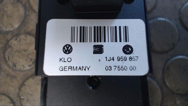 Foto: FENSTERHEBERSCHALTER eines VW Passat Variant 1.6 GL
