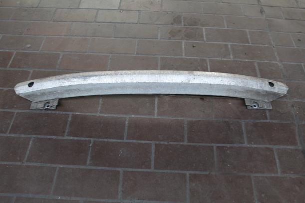 Foto: VERSTÄRKUNG HINTEN eines Audi A3 1.8 Cup
