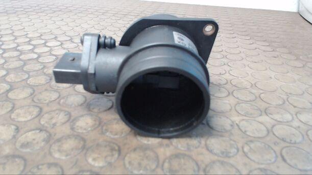 Foto: LUFTMASSENMESSER BOSCH eines Audi A3 1.8 Cup