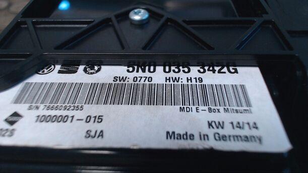 Foto: MULTIMEDIA INTERFACE eines VW Golf Cabrio 1.6 TDI BlueMotion Technology Cup
