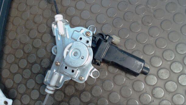 Foto: FENSTERHEBER ELEKTRISCH VORN RECHTS eines Hyundai Accent 1.3i SLX