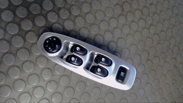 Foto: FENSTERHEBERSCHALTER eines Hyundai Accent 1.3i SLX