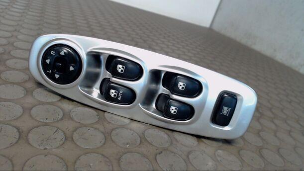 Foto: FENSTERHEBERSCHALTER eines Hyundai Accent 1.3i SLX