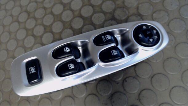 Foto: FENSTERHEBERSCHALTER eines Hyundai Accent 1.3i SLX