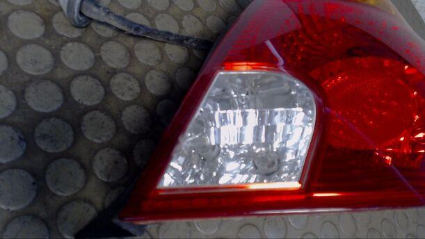 Foto: HECKLEUCHTE / RÜCKLEUCHTE RECHTS BESCHÄDIGT eines Hyundai Accent 1.3i SLX