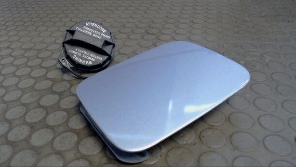 Foto: TANKKLAPPE MIT TANKDECKEL eines Hyundai Accent 1.3i SLX