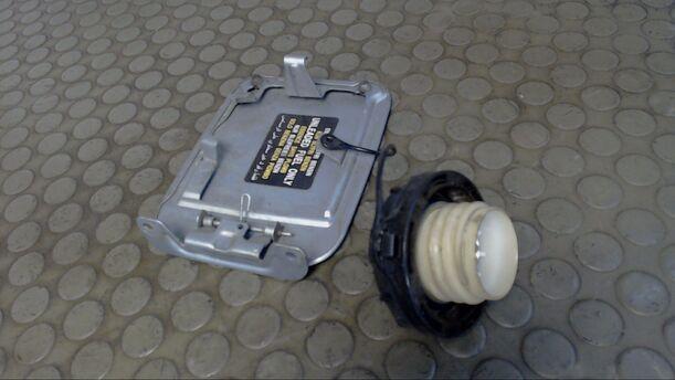 Foto: TANKKLAPPE MIT TANKDECKEL eines Hyundai Accent 1.3i SLX