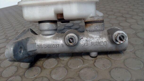 Foto: HAUPTBREMSZYLINDER eines Hyundai Accent 1.3i SLX