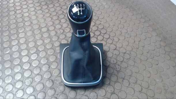 Foto: SCHALTKNAUF LEDER eines VW Golf Cabrio 1.6 TDI BlueMotion Technology Cup
