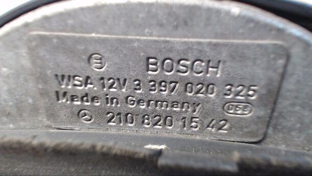 Foto: SCHEIBENWISCHERGETRIEBE eines Mercedes-Benz E 240 T