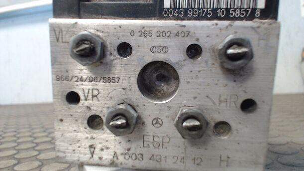 Foto: HAUPTBREMSAGGREGAT ABS/ESP eines Mercedes-Benz E 240 T