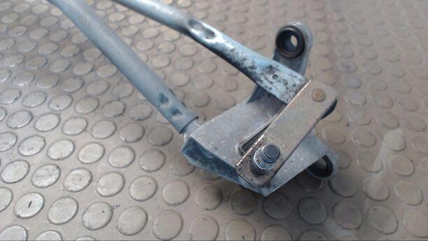 Foto: SCHEIBENWISCHERGESTÄNGE VORN eines Citroen C8 2.0 HDi