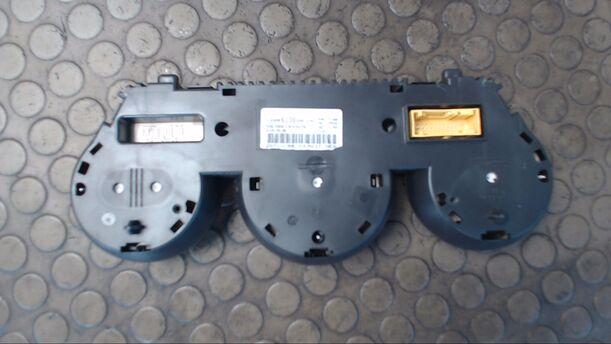 Foto: TACHOEINHEIT eines Citroen C8 2.0 HDi