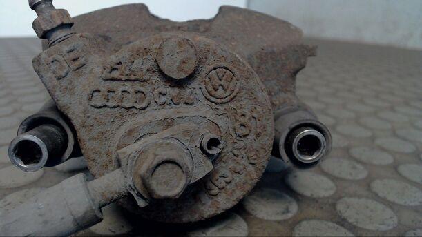 Foto: BREMSSATTEL VORN LINKS eines VW Golf 1.4 Cup