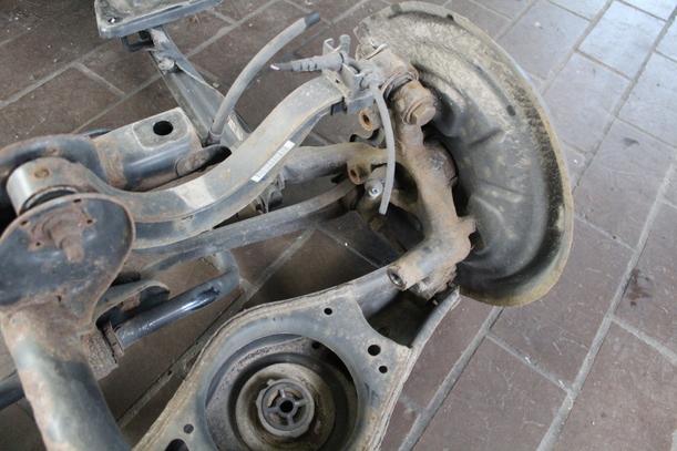 Foto: HINTERACHSE eines VW Golf 1.9 TDI