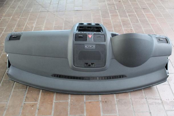 Foto: ARMATURENBRETT eines VW Golf 1.9 TDI