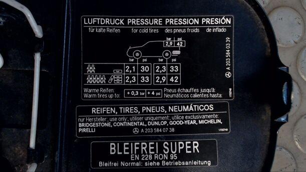Foto: TANKKLAPPE eines Mercedes-Benz C 200 T Kompressor