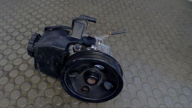 Foto: SERVOPUMPE / PUMPE SERVOLENKUNG eines Mercedes-Benz C 200 T Kompressor