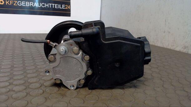Foto: SERVOPUMPE / PUMPE SERVOLENKUNG eines Mercedes-Benz C 200 T Kompressor