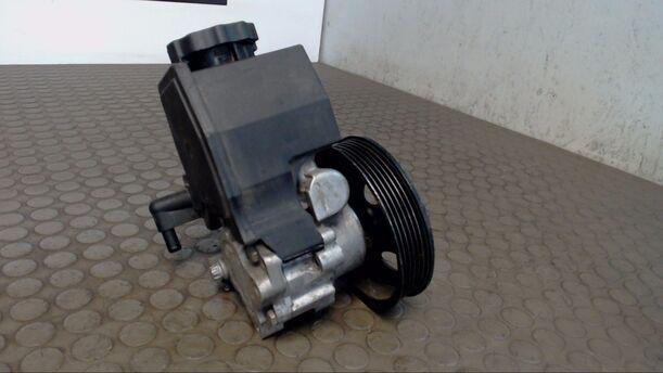 Foto: SERVOPUMPE / PUMPE SERVOLENKUNG eines Mercedes-Benz C 200 T Kompressor