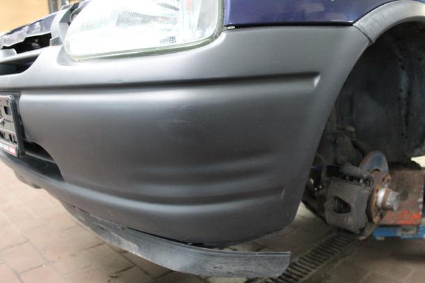 Foto: STOSSFÄNGER/ STOßSTANGE VORN eines Opel Corsa