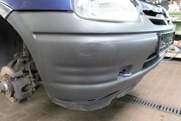 Foto: STOSSFÄNGER/ STOßSTANGE VORN eines Opel Corsa
