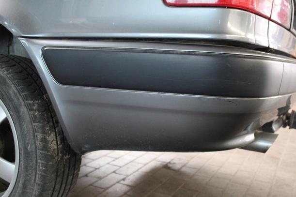 Foto: STOSSFÄNGER / STOSSSTANGE HINTEN eines AUDI 80 AVANT 1,6 groove up!