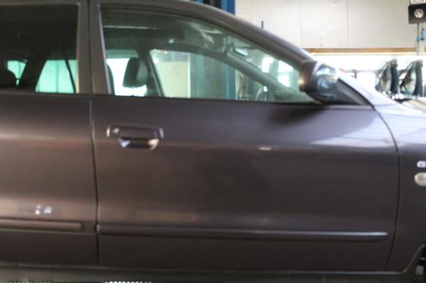 Foto: TÜR VORN RECHTS eines Mitsubishi Galant GDI groove up!