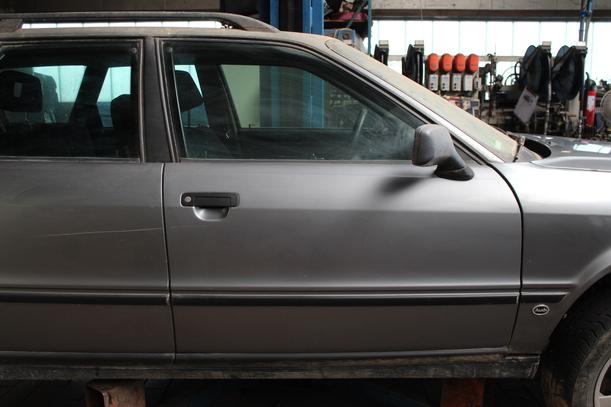 Foto: TÜR VORN RECHTS eines AUDI 80 AVANT 1,6 groove up!