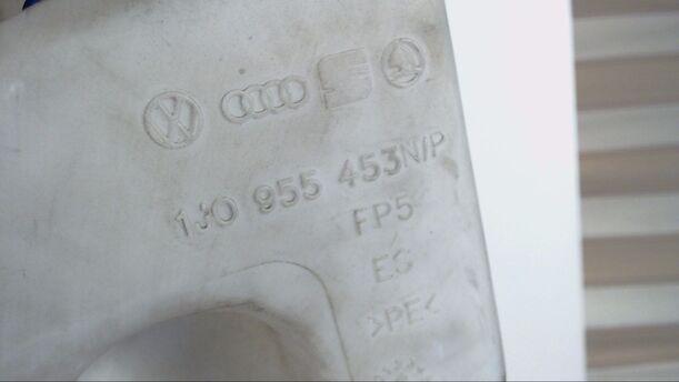Foto: SCHEIBENWASCHBEHÄLTER eines Skoda Octavia 1.9 TDi