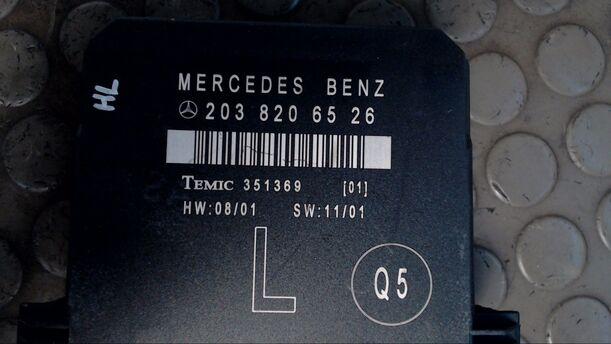 Foto: TÜRSTEUERGERÄT HINTEN LINKS eines Mercedes-Benz C 200 T Kompressor