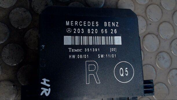 Foto: TÜRSTEUERGERÄT HINTEN RECHTS eines Mercedes-Benz C 200 T Kompressor