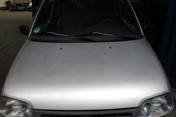 Foto: MOTORHAUBE eines Daihatsu Cuore groove up!