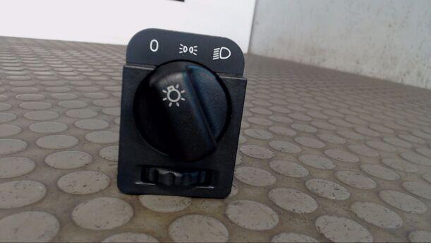 Foto: LICHTSCHALTER eines Opel Calibra GL