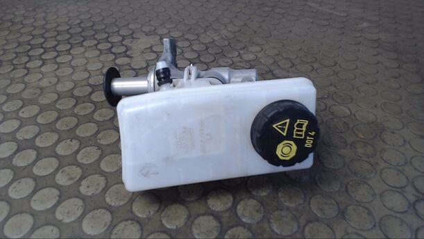Foto: HAUPTBREMSZYLINDER eines VW up! BlueMotion Technology groove up!