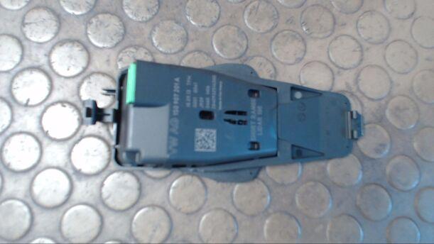 Foto: SENSOR NOTBREMSFUNKTION eines VW up! BlueMotion Technology groove up!
