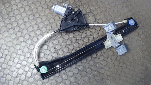 Foto: FENSTERHEBER VORNE LINKS eines VW up! BlueMotion Technology groove up!