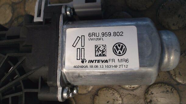 Foto: FENSTERHEBER VORNE LINKS eines VW up! BlueMotion Technology groove up!