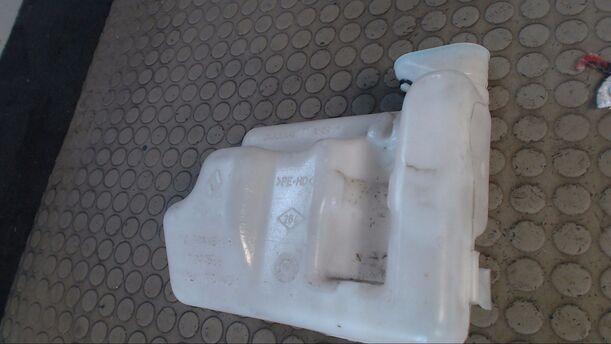 Foto: SCHEIBENWASCHBEHÄLTER eines Renault Twingo 1.2 groove up!