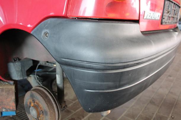 Foto: STOSSFÄNGER / STOSSSTANGE HINTEN eines Renault Twingo 1.2 groove up!