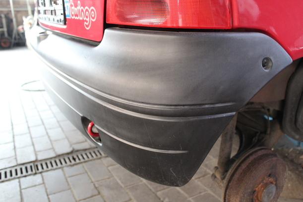 Foto: STOSSFÄNGER / STOSSSTANGE HINTEN eines Renault Twingo 1.2 groove up!
