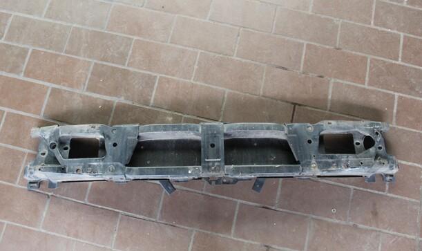 Foto: VERSTÄRKUNG VORN eines VW Golf 1.6 groove up!
