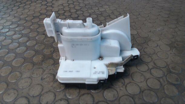 Foto: TÜRSCHLOSS HINTEN LINKS eines VW Golf 1.6 groove up!