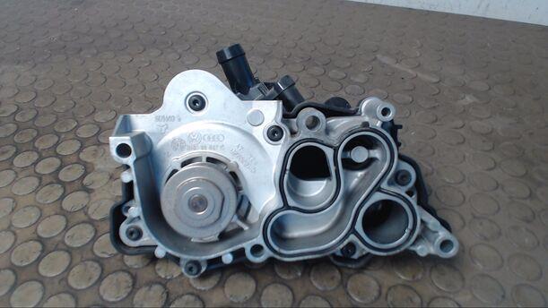 Foto: WASSERPUMPE/ KÜHLMITTELREGLER eines VW up! BlueMotion Technology groove up!