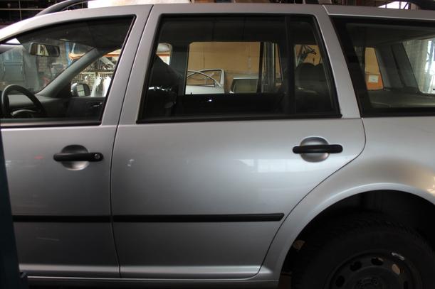 Foto: TÜR HINTEN LINKS eines VW Golf Variant 1.9 TDI Automatik